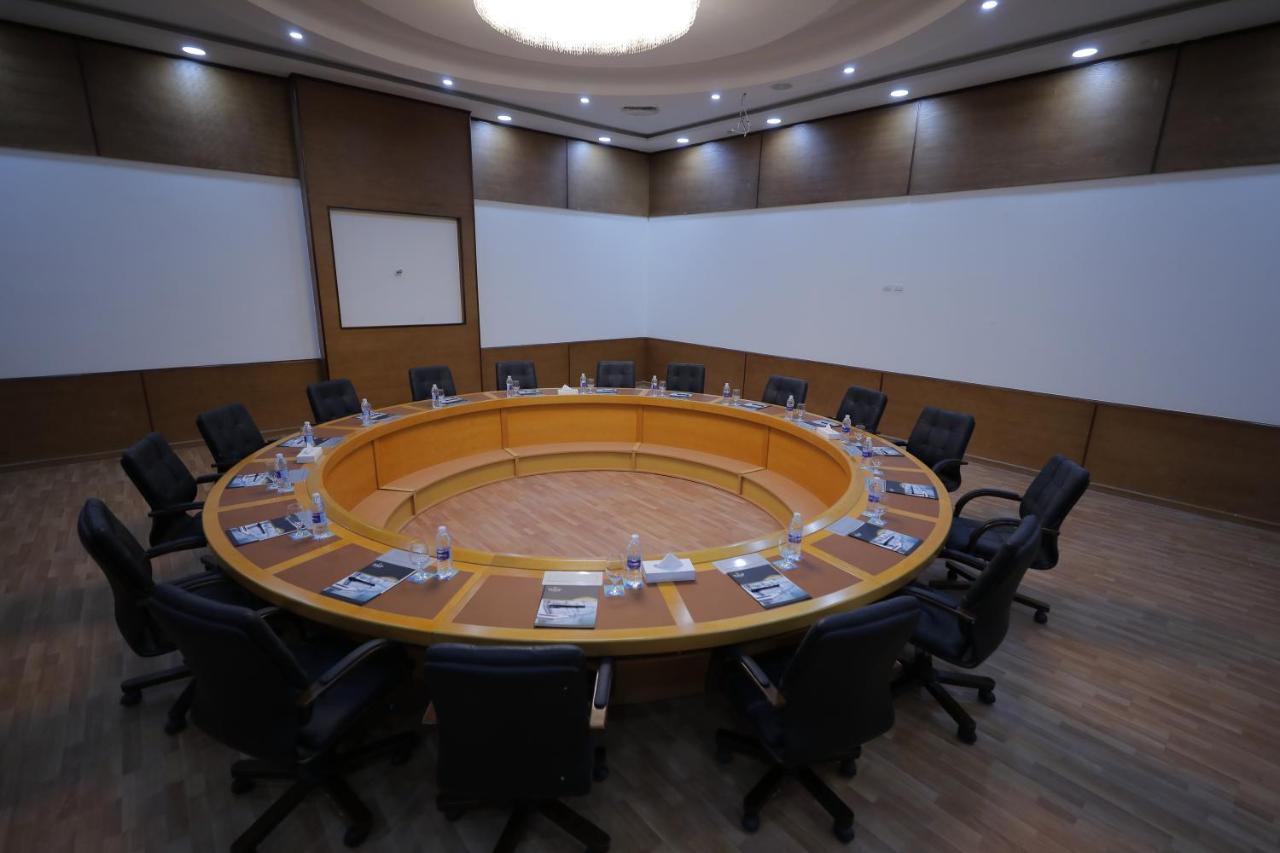 Tolip Gardens Hotel Le Caire Extérieur photo The meeting room of the Executive Board