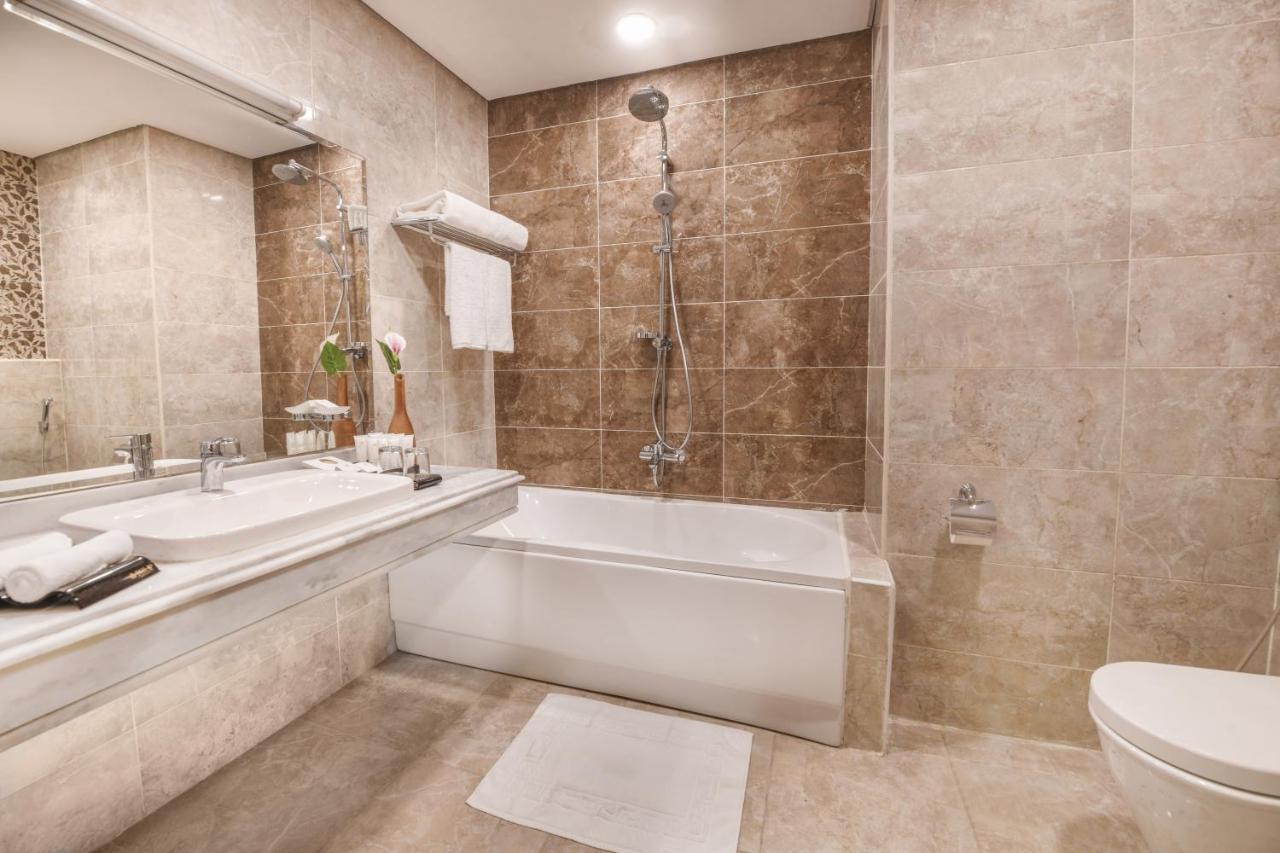 Tolip Gardens Hotel Le Caire Extérieur photo Bathroom
